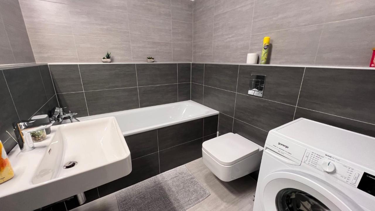 2 Room Apartment, With A View Of The Castle Bratislava Exterior photo